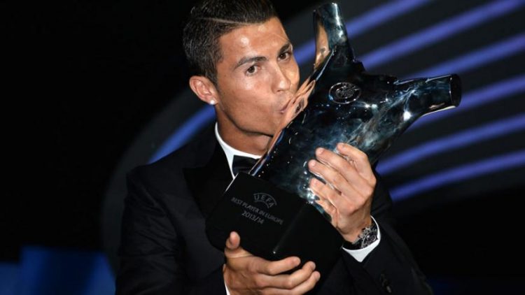 Cristiano Ronaldo vừa nhận giải thưởng danh giá "Cầu thủ của thế kỷ"