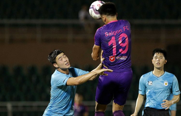 Duy Mạnh - Đình Trọng đã trở lại, Hà Nội vẫn để thủng lưới 3 bàn